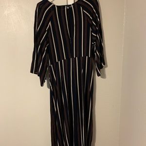 Lulu’s tie front midi dress with keyhole detail